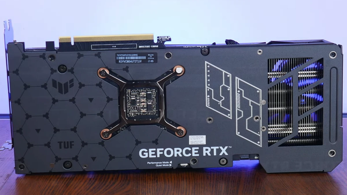 نمای کارت گرافیک ایسوس RTX 4070 