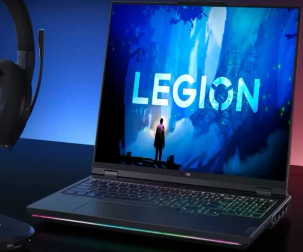 نمای رو به روی لپ تاپ گیمینگ Legion PRO 5-BA