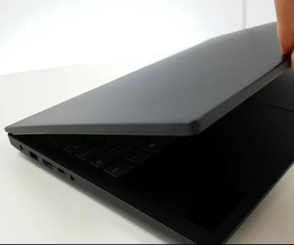 نمای ظاهری لپ تاپ لنوو IdeaPad v15-O