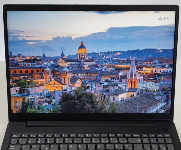 نمای نمایشگر لپ تاپ لنوو IdeaPad v15-O