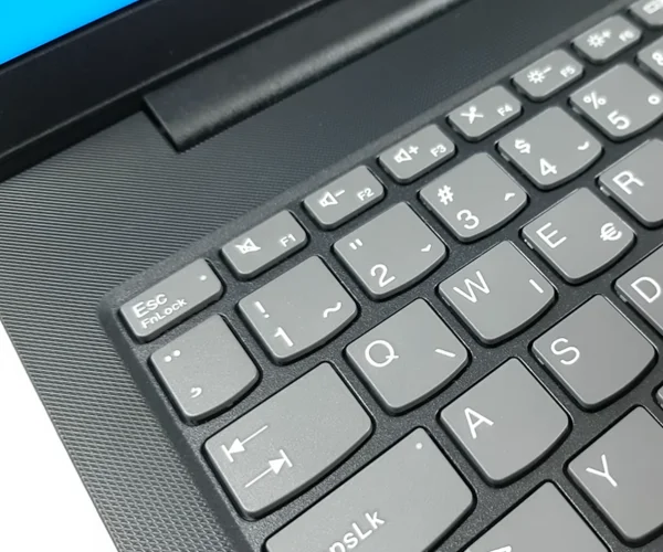 نمای کیبورد لپ تاپ لنوو IdeaPad v15-O