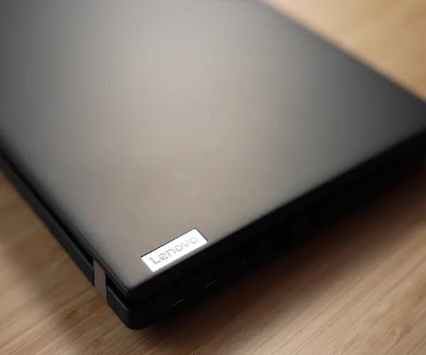 نمای بدنه ی لپ تاپ لنوو ThinkPad T14-B