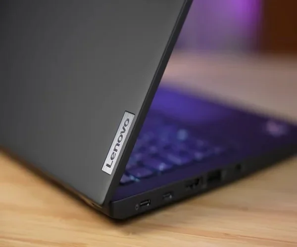نمای بدنه و کیبورد لپ تاپ لنوو ThinkPad T14-B 