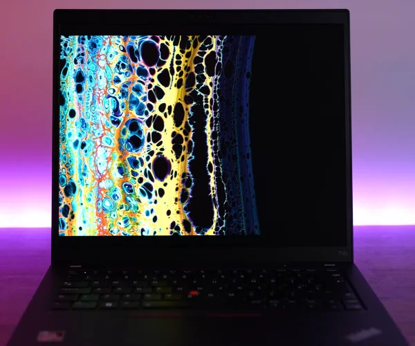 نمای نمایشگر لپ تاپ لنوو ThinkPad T14-B