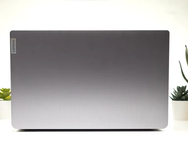 نمای ظاهری لپ تاپ لنوو Ideapad Slim 3-qa