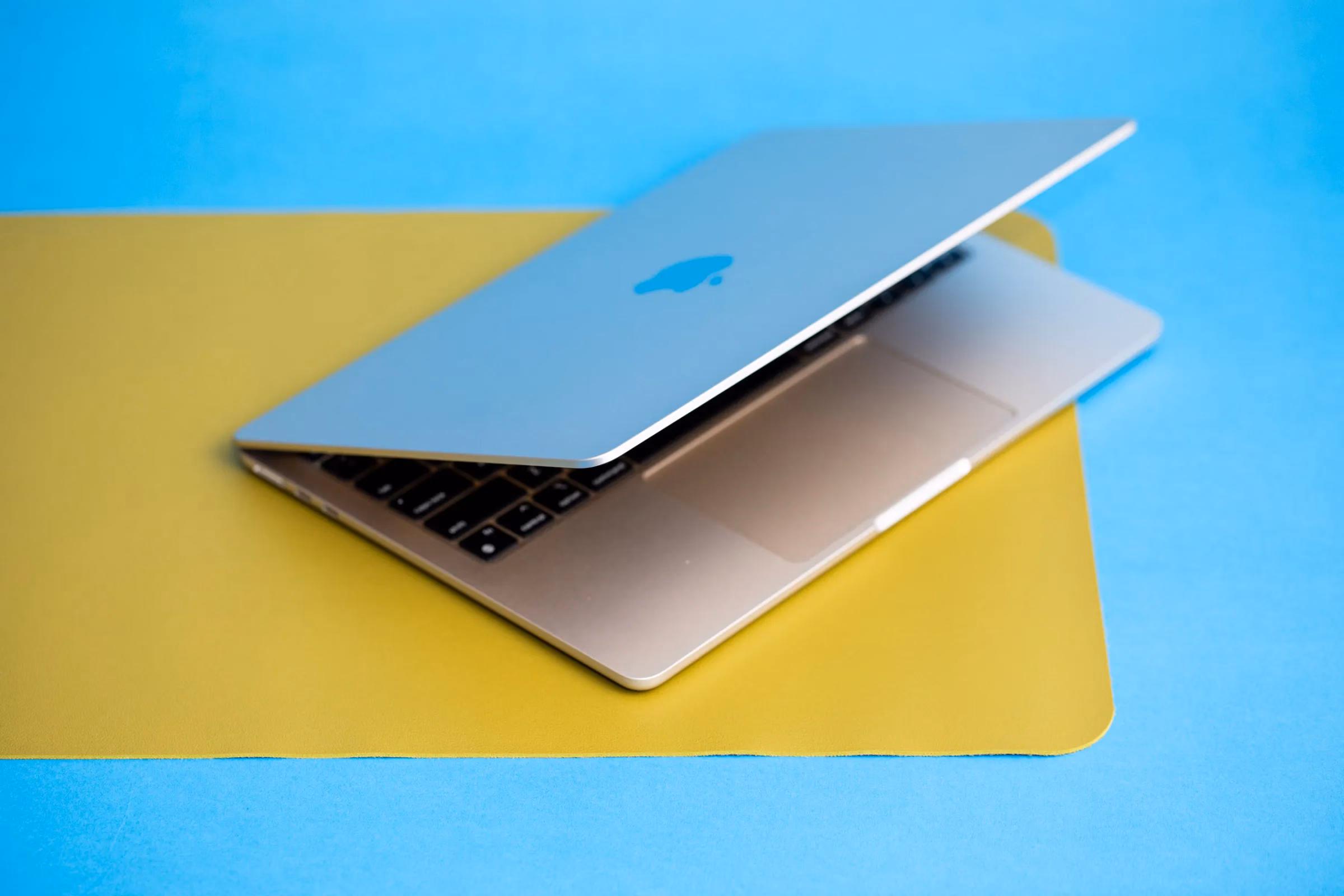 لپ تاپ macbook air m4 