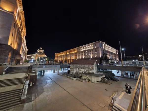 Daylight samples of motorola razr 60 ultra ultrawide camera in night 2