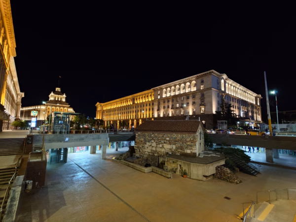 Sony Xperia 1 VII ultrawide camera in night 2