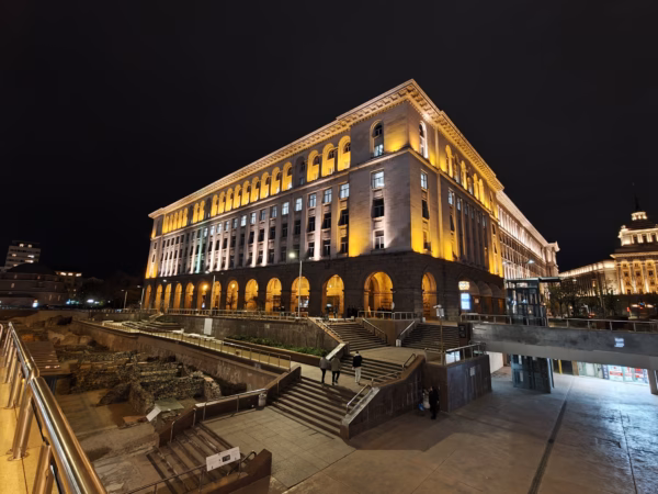 ultrawide camera of oppo find x8 ultra in night 1