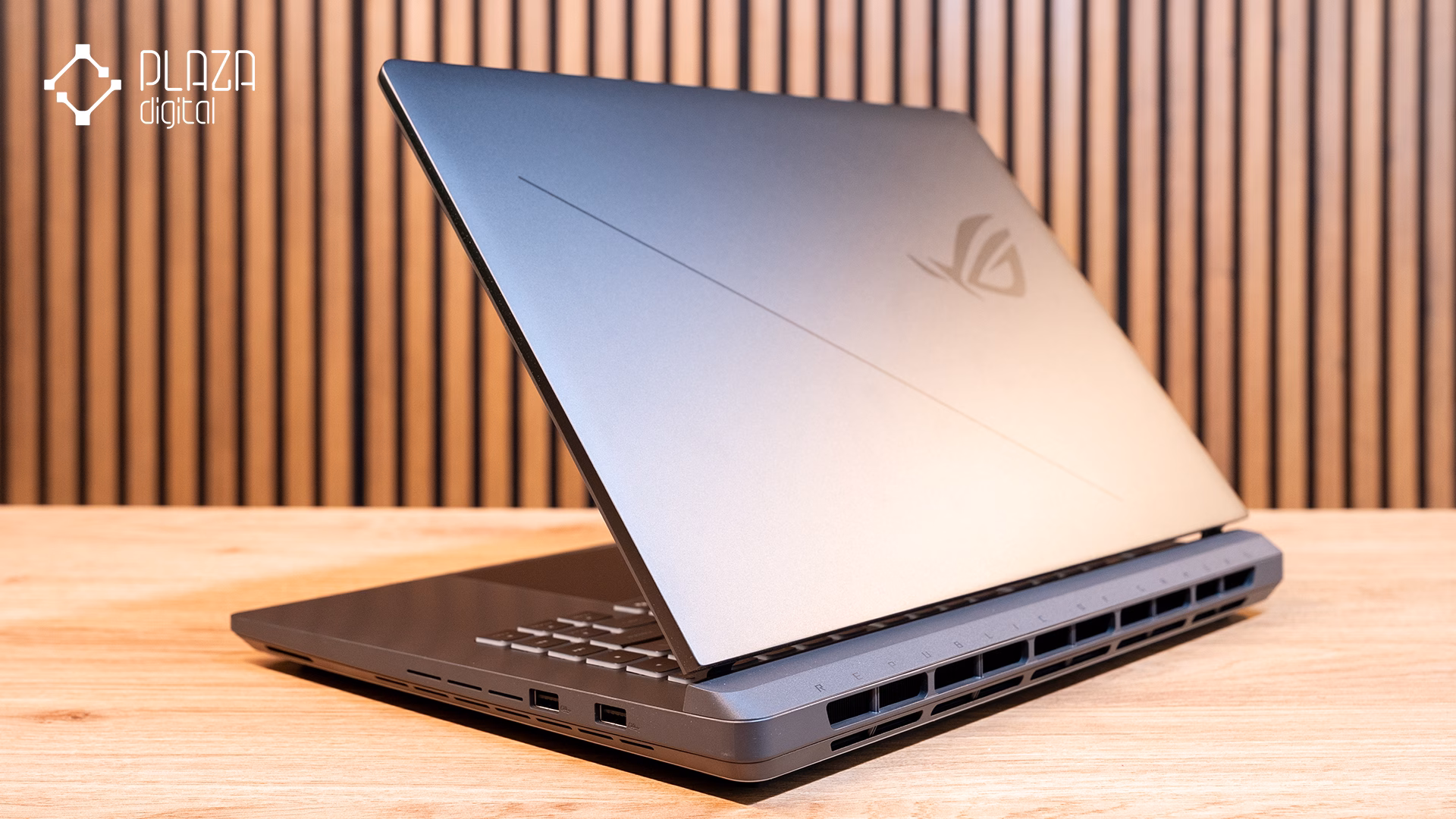 پورت های سمت راست لپ تاپ گیمینگ ایسوس 16 اینچی مدل ROG Strix G16 G615JMR