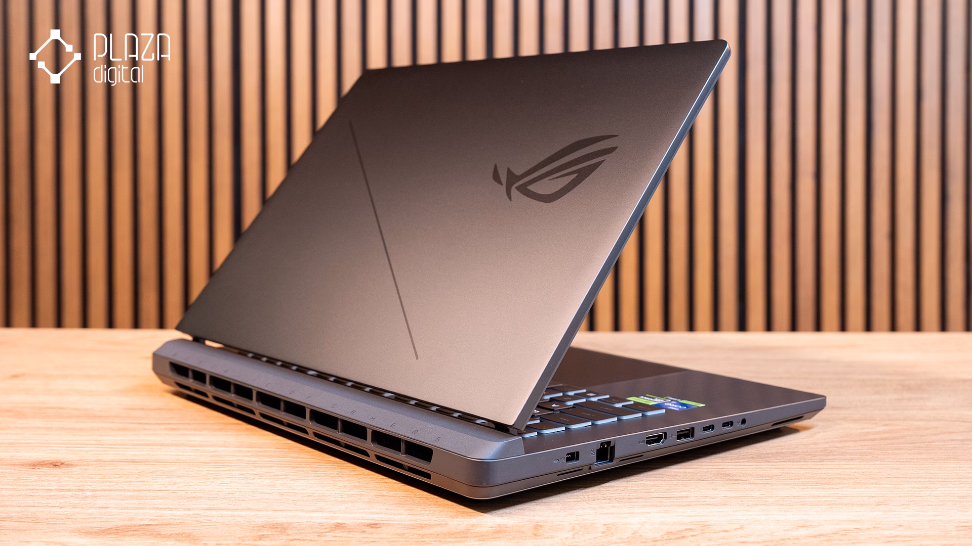 نمایی از قاب پشتی لپ تاپ گیمینگ ایسوس 16 اینچی مدل ROG Strix G16 G615JMR