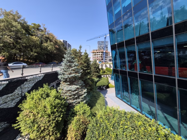 بررسی عکس با دوربین اولترا واید در روز گوشی S25 FE