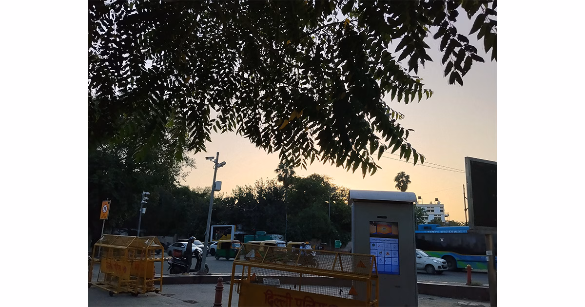 بررسی دوربین اصلی در نور کم redmi 15