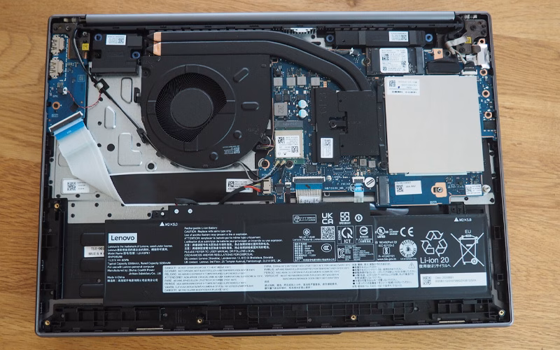 سطح زیرین لپ تاپ لنوو IdeaPad Slim 5 16