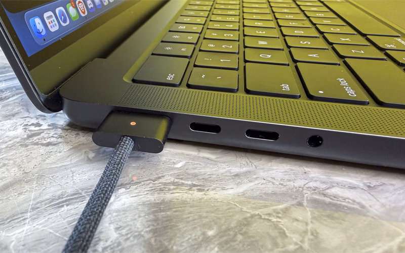 مقایسه شارژدهی مک بوک پرو M5 و M4