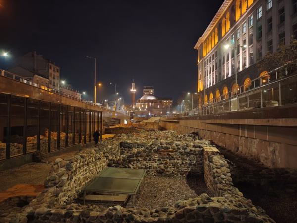 بررسی آنر مجیک 8 لایت 16 دوربین اصلی آنر مجیک 8 لایت در شب