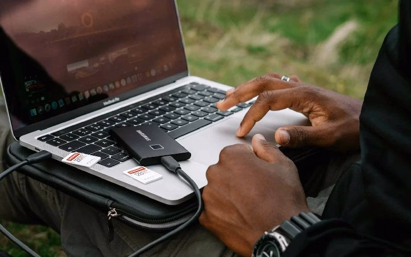 مک بوک از چه نوع پورت‌های USB پشتیبانی می‌کند؟