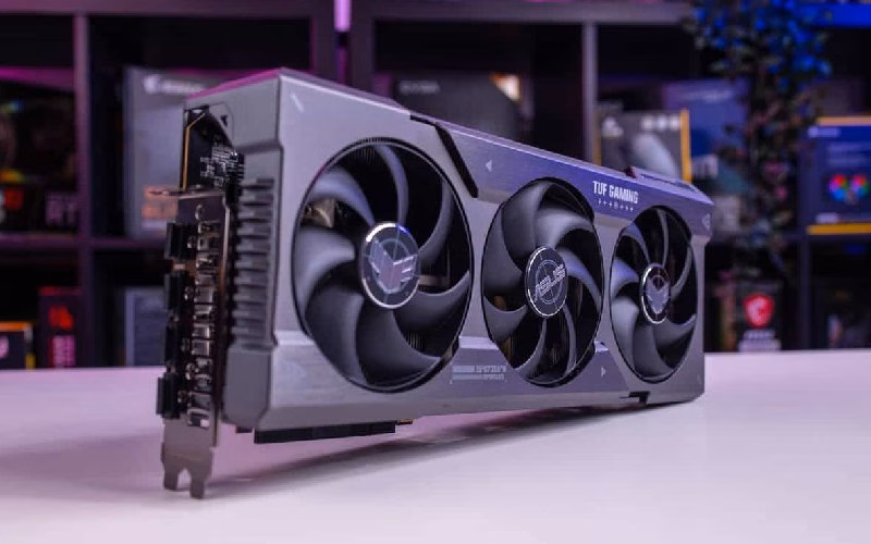 بهترین کارت گرافیک برای بازی 8K در سال 2025 8 کارت گرافیک ASUS TUF Radeon RX 7900 XTX OC