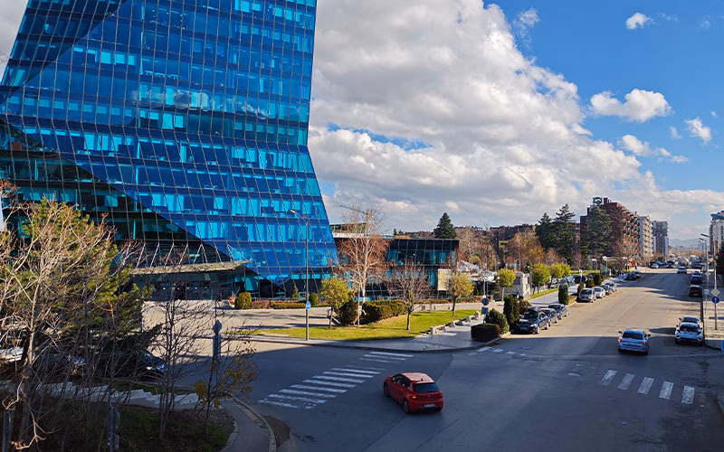 بررسی گوشی پوکو F8 پرو 15 بررسی گوشی پوکو F8 پرو دوربین اصلی