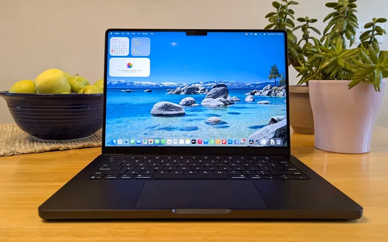 بررسی کامل نمایشگر مک بوک پرو M5