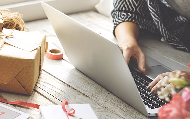 بهترین کادو های روز مادر 30 بهترین کادو های روز مادر لپ تاپ