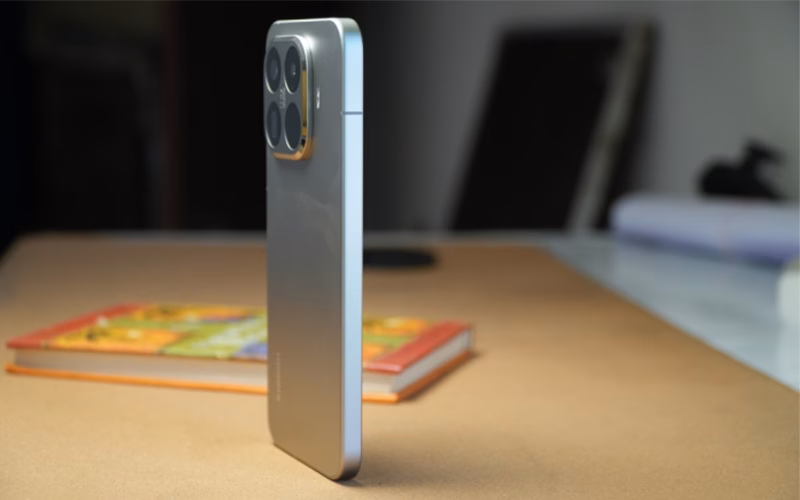 بررسی گوشی شیائومی 15T پرو 19 طراحی گوشی شیائومی 15T پرو