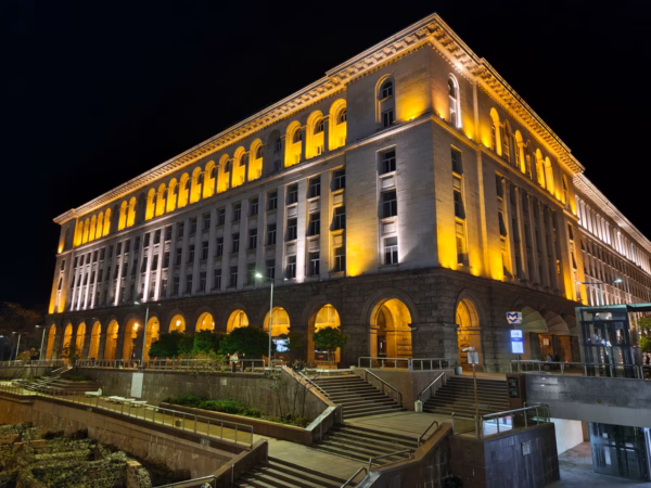 نقد و بررسی موتورولا Edge 70 16 دوربین اصلی در شب - 1