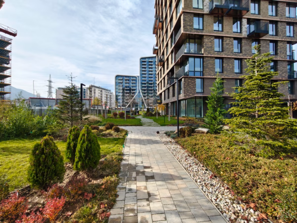 نقد و بررسی موتورولا Edge 70 18 دوربین اولترا واید در روز - 1