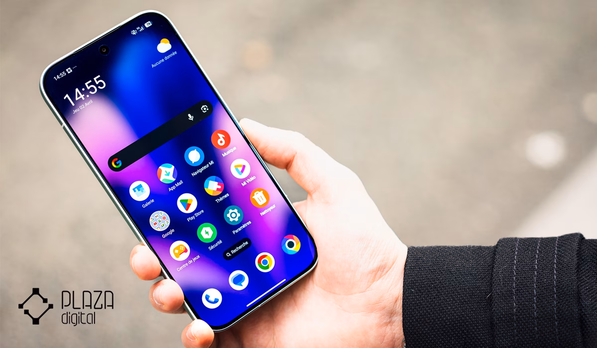 نقد و بررسی Poco X8 Pro 15 تصویری از نرم افزار و سیستم عامل گوشی poco x8 pro در دست